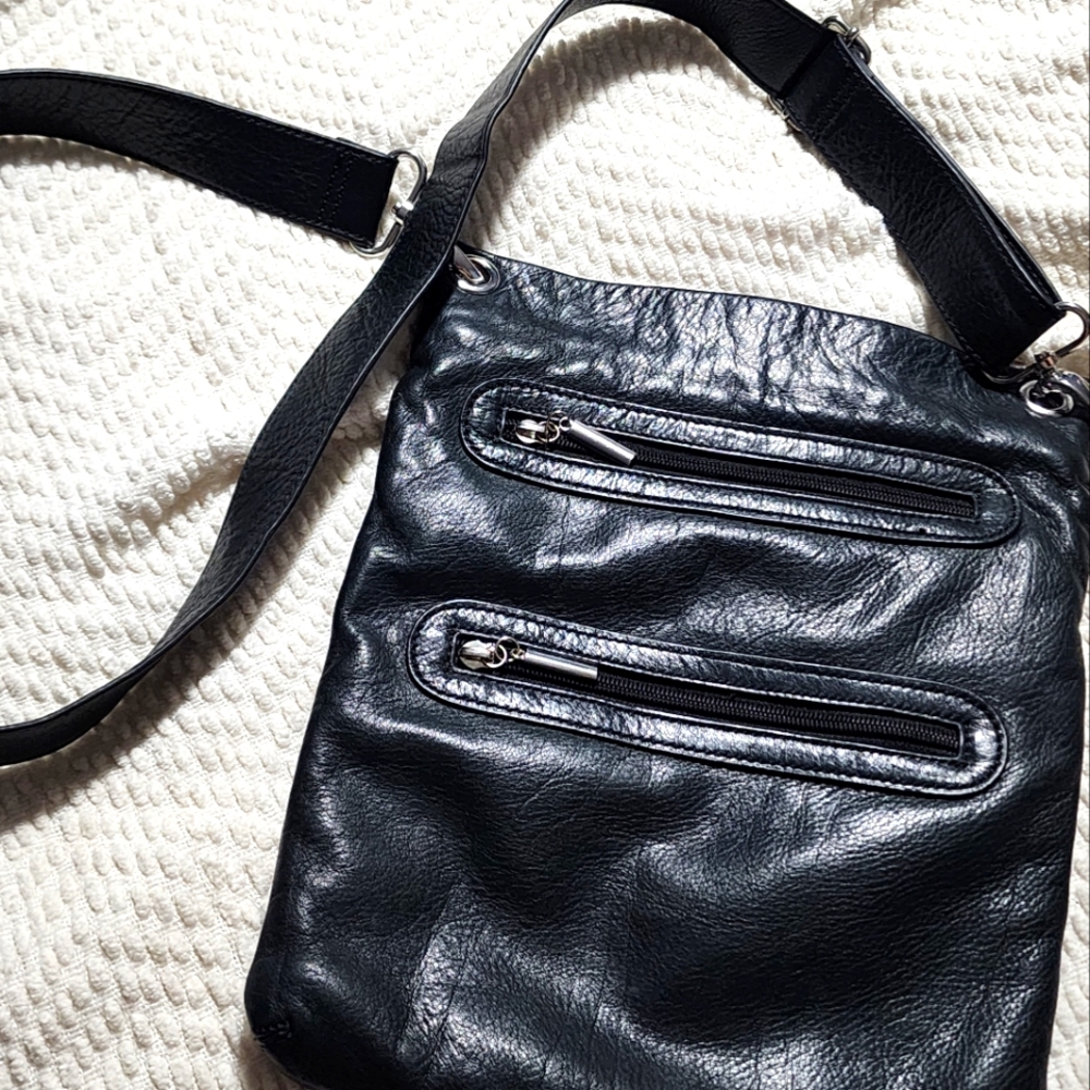 Margot New York Black Leather cross body bag. - Picture 2 of 5
